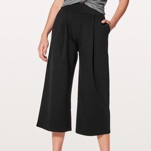 NWT BLACK LULULEMON CAN YOU FEEL THE PLEAT CROP